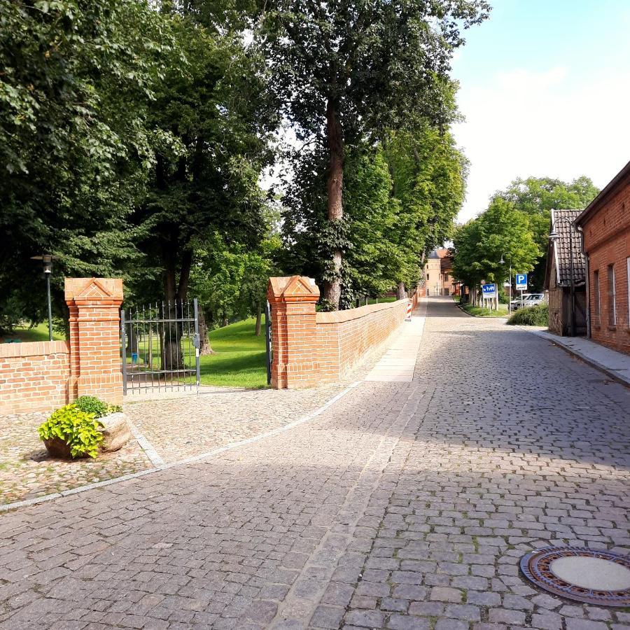 Ferienwohnung Am Schloss Reuterstadt Stavenhagen Екстер'єр фото