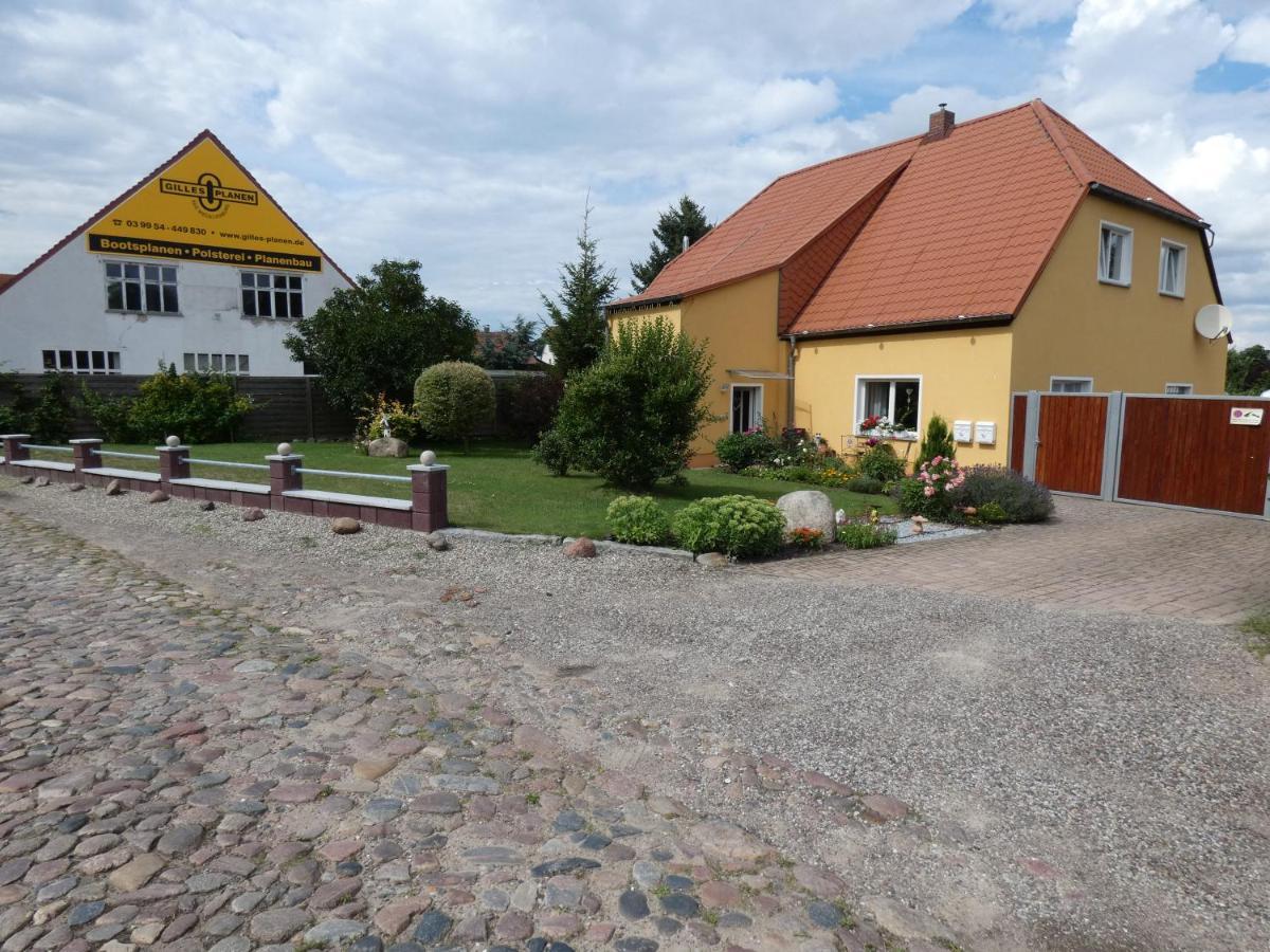 Ferienwohnung Am Schloss Reuterstadt Stavenhagen Екстер'єр фото